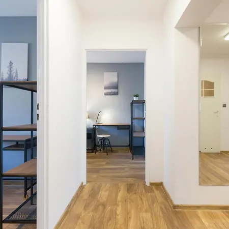 Wodna Street Big Family